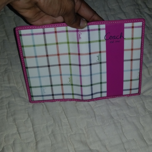 Coach - Picture 3 of 4